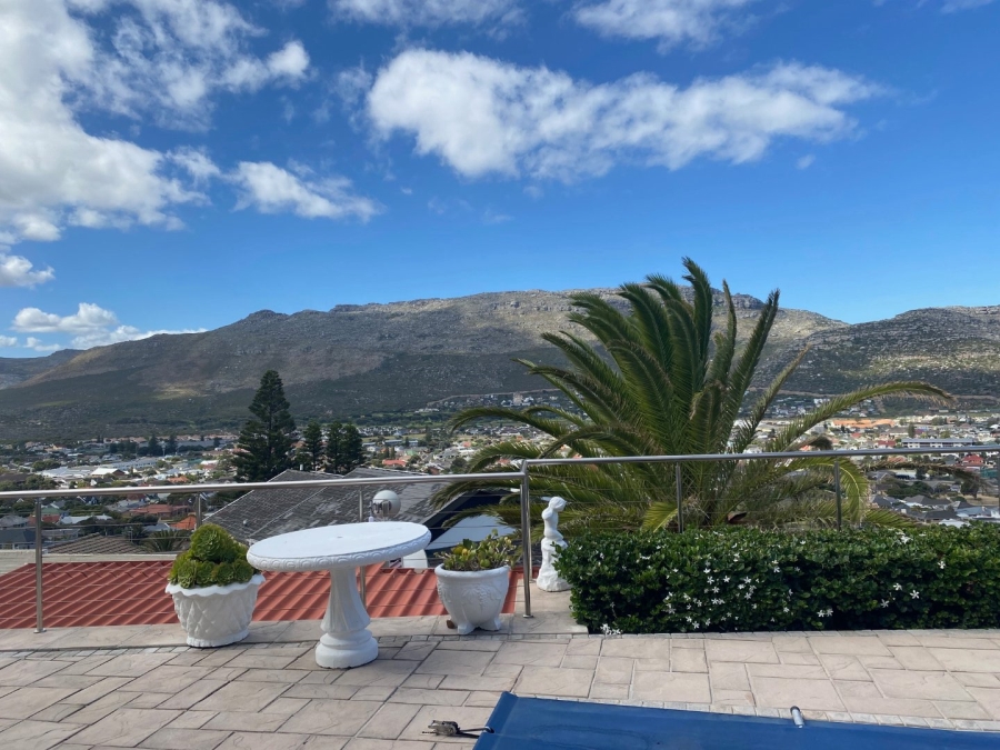To Let 4 Bedroom Property for Rent in Fish Hoek Western Cape